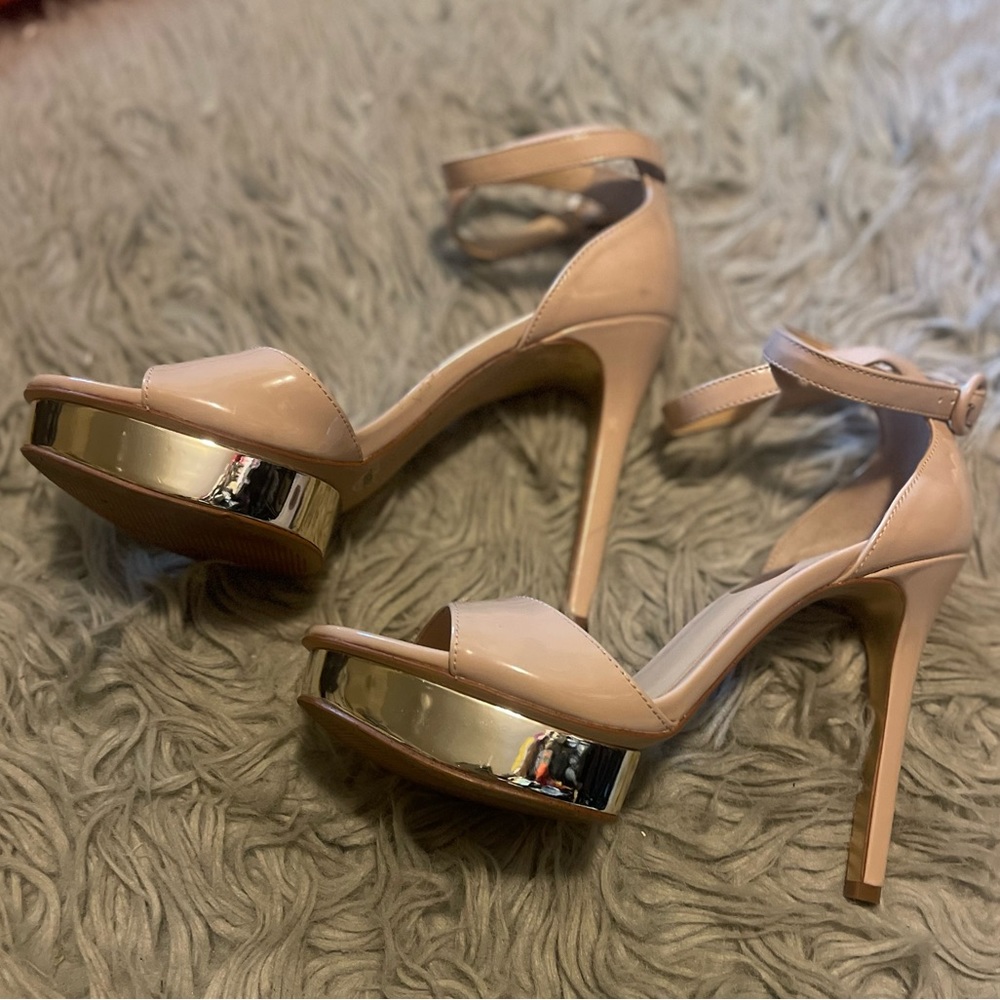 - Jennifer López classy high heels 8